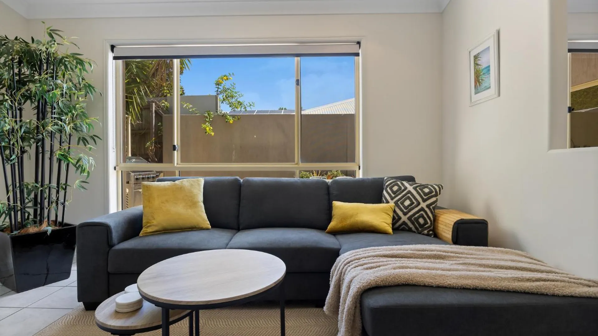 Spacious 4-Bed Family Home With Private Pool & Bbq Coolum Beach Feriehus